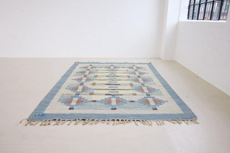 Erin is an original röllakan by the textile designer Karin Jonsson. This vintage rug features a beautiful and unique blue, pink and green colour palette and a geometric design.