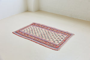 Delara is a pretty, geometric Anatolian kilim rug. Hand-woven on village and nomadic looms in vivid, naturally dyed colours, a tradition stretching back thousands of years. Kilims were woven for the practicalities of daily life and used as floor and wall coverings, storage bags, and prayer mats. Delara features a bright red floral motif across a taupe field with a contrasting taupe boarder.