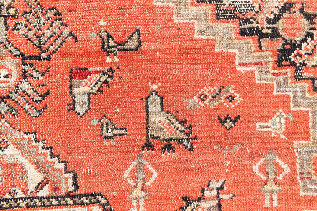Lori is a handmade Vintage Malayer rug, woven in the North West of Persia. The Malayer region is known for producing some of the most ornate Persian carpets, often known for their mesmerising and intricate repeating patterns.