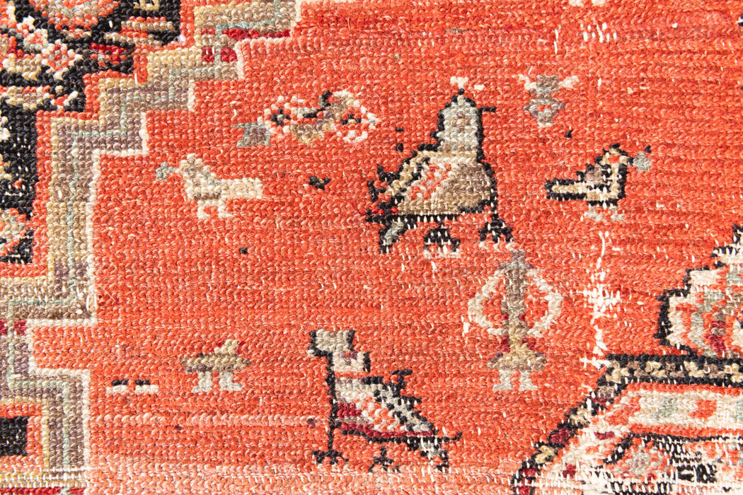Lori is a handmade Vintage Malayer rug, woven in the North West of Persia. The Malayer region is known for producing some of the most ornate Persian carpets, often known for their mesmerising and intricate repeating patterns.