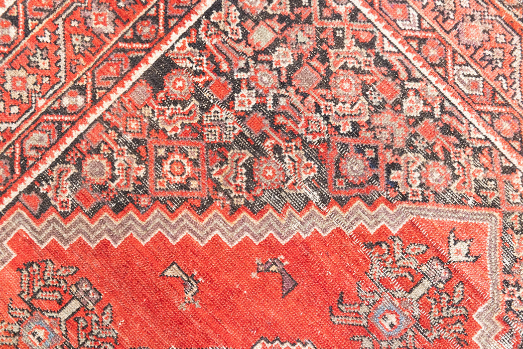Lori is a handmade Vintage Malayer rug, woven in the North West of Persia. The Malayer region is known for producing some of the most ornate Persian carpets, often known for their mesmerising and intricate repeating patterns.