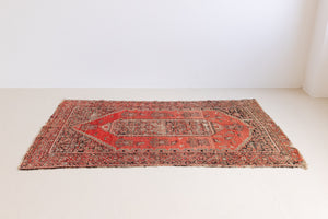 Lori is a handmade Vintage Malayer rug, woven in the North West of Persia. The Malayer region is known for producing some of the most ornate Persian carpets, often known for their mesmerising and intricate repeating patterns.