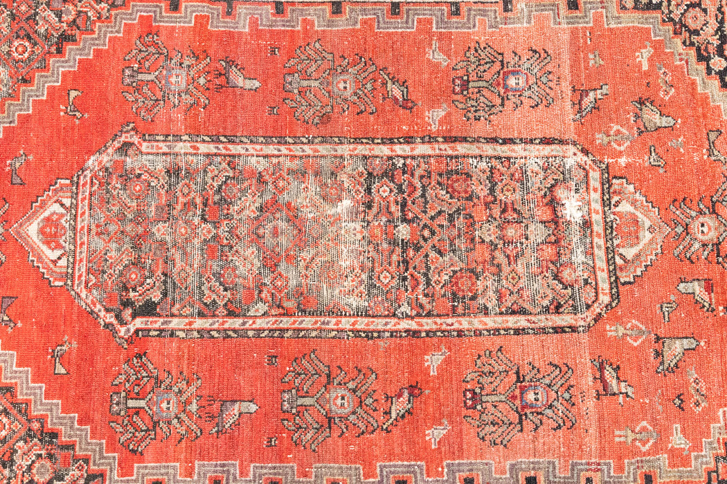 Lori is a handmade Vintage Malayer rug, woven in the North West of Persia. The Malayer region is known for producing some of the most ornate Persian carpets, often known for their mesmerising and intricate repeating patterns.