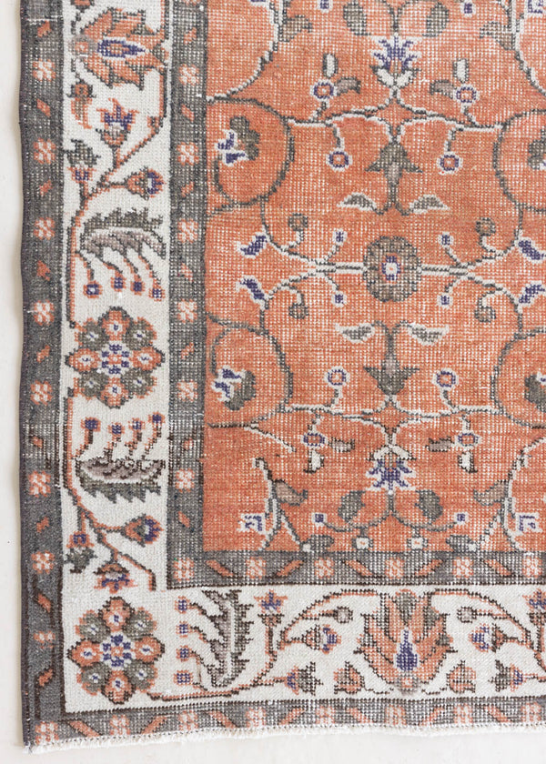 Introducing Amber, a handmade vintage Turkish rug. This beautiful vintage carpet features a beautiful rust colour palette and floral design.