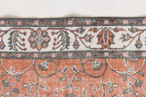 Introducing Amber, a handmade vintage Turkish rug. This beautiful vintage carpet features a beautiful rust colour palette and floral design.
