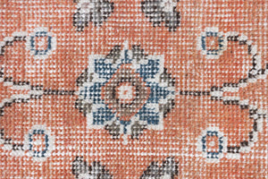 Introducing Amber, a handmade vintage Turkish rug. This beautiful vintage carpet features a beautiful rust colour palette and floral design.