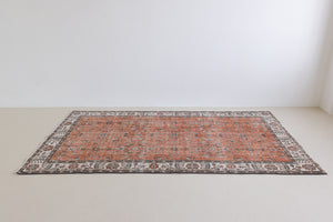 Introducing Amber, a handmade vintage Turkish rug. This beautiful vintage carpet features a beautiful rust colour palette and floral design.
