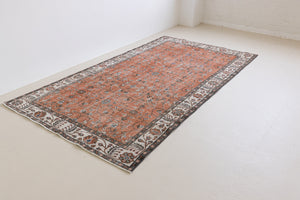 Introducing Amber, a handmade vintage Turkish rug. This beautiful vintage carpet features a beautiful rust colour palette and floral design.