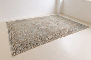 This is a beautiful muted Persian Heriz carpet from Persia. This hand woven rug features a lovely blue grey and brown colour palet.