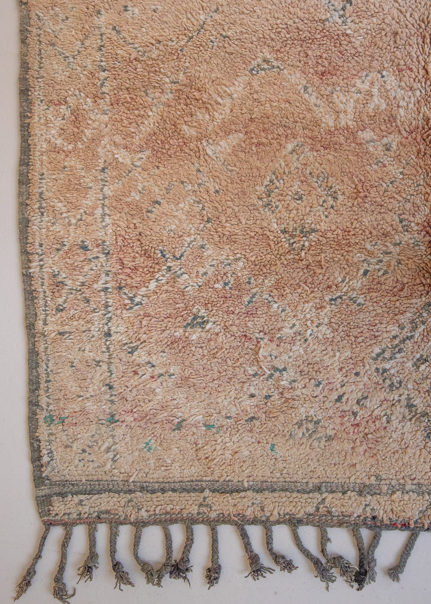 Bloom vintage Beni Ourain rug with a thick pile, peach coloured, grey tassels.