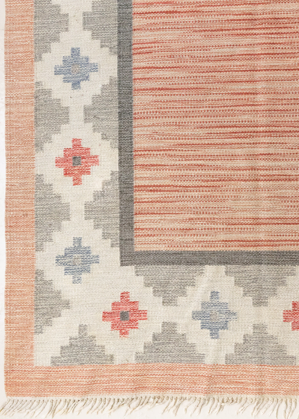 This is an original vintage röllakan rug signed by the renowned textile designer Karin Jonsson. This vintage rug features a beautiful and unique colour palette and a geometric design.