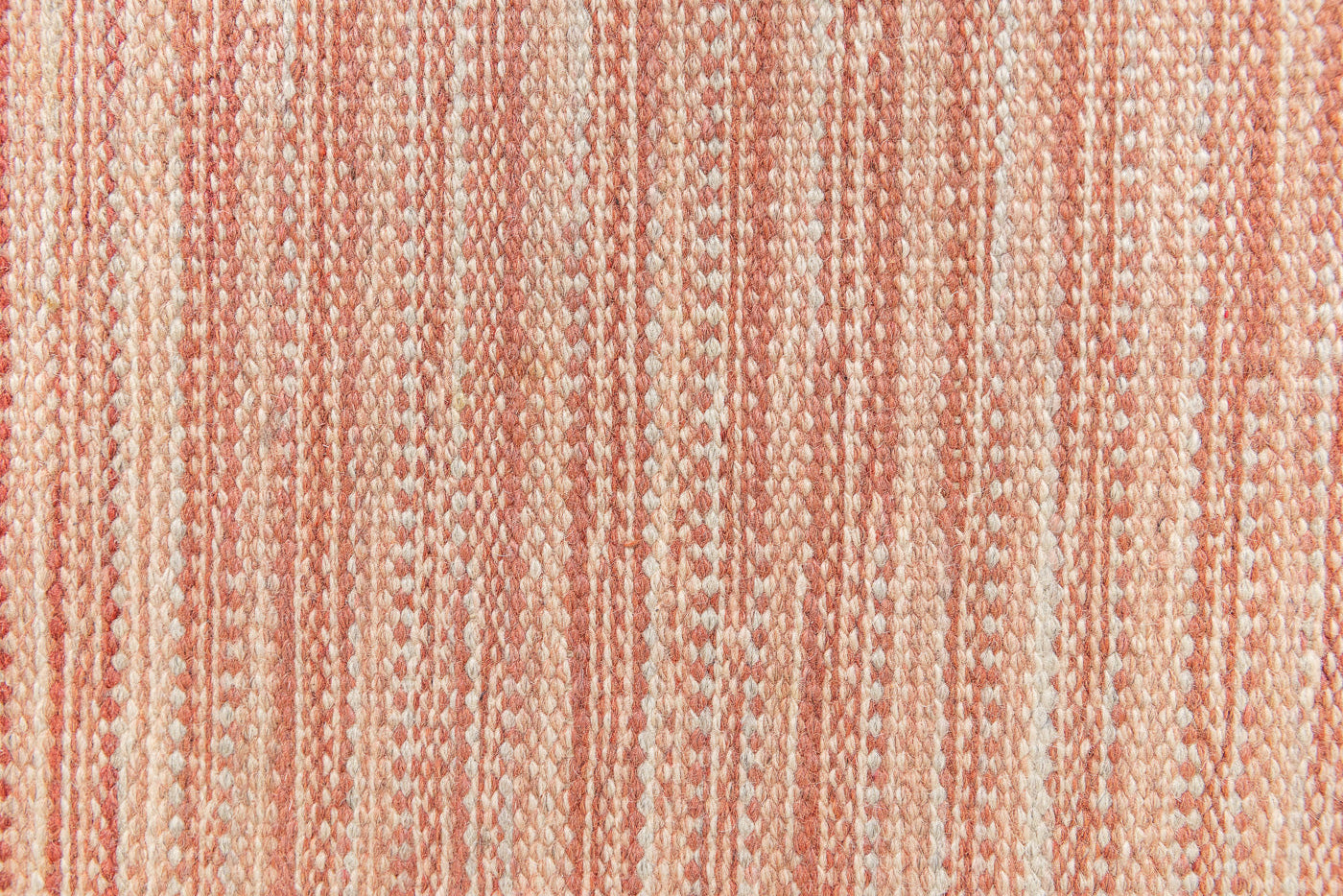 This vintage Swedish rug features a beautiful and unique colour palette and a geometric design. 