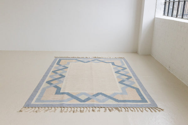 This is a vintage Swedish rug, colourful kilims often feature strong lines and designs inspired by floral and botanical motifs. 