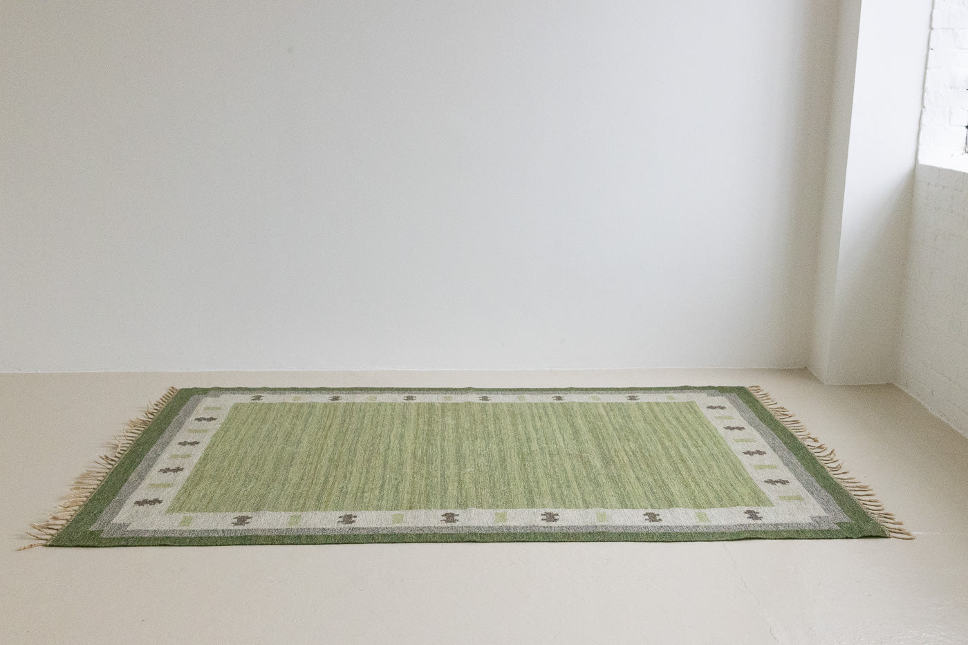  Lilo is an original vintage Swedish röllakan rug from around the 1960s, featuring wonderful palette of various shades of green and ecru tones and a beautifully simple design.
