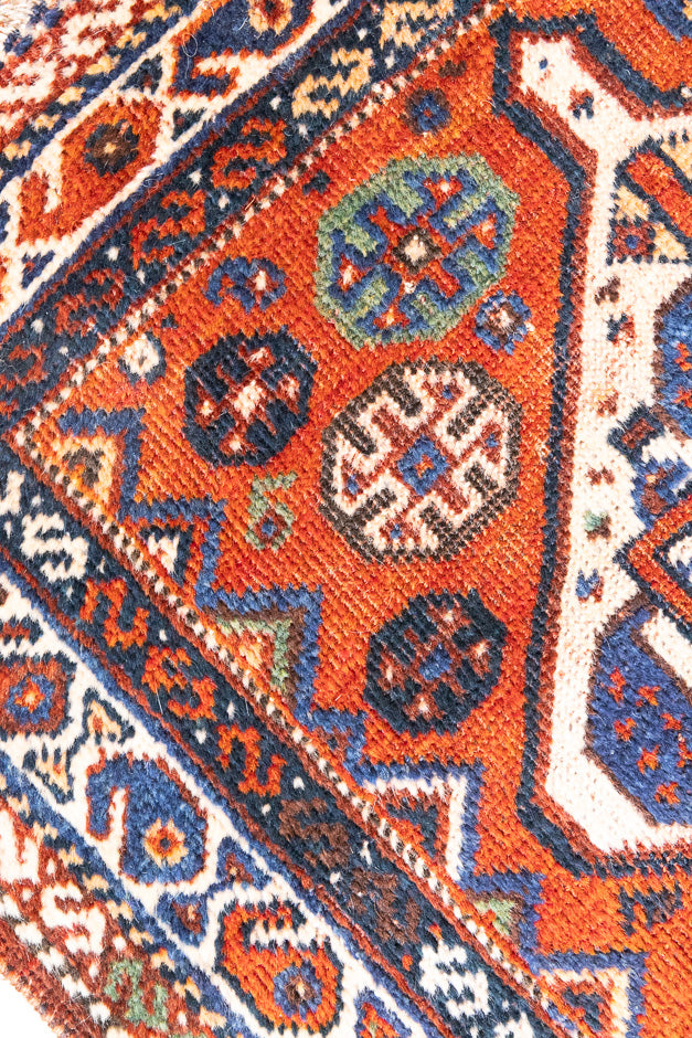 Gigi features a striking central diamond medallion, a classic motif in Qashqai weaving, framed by a repeating floral and gul pattern and a boteh patterned boarder.