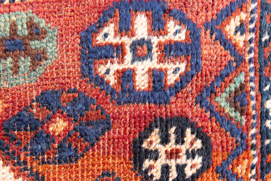 Gigi features a striking central diamond medallion, a classic motif in Qashqai weaving, framed by a repeating floral and gul pattern and a boteh patterned boarder.