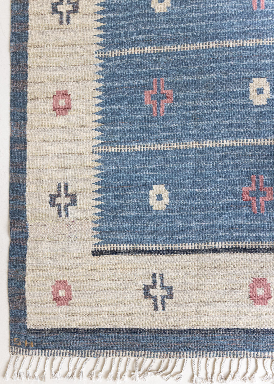 A Vintage Swedish Rug c1950. An original röllakan flatweave carpet featuring a unique cross design. 