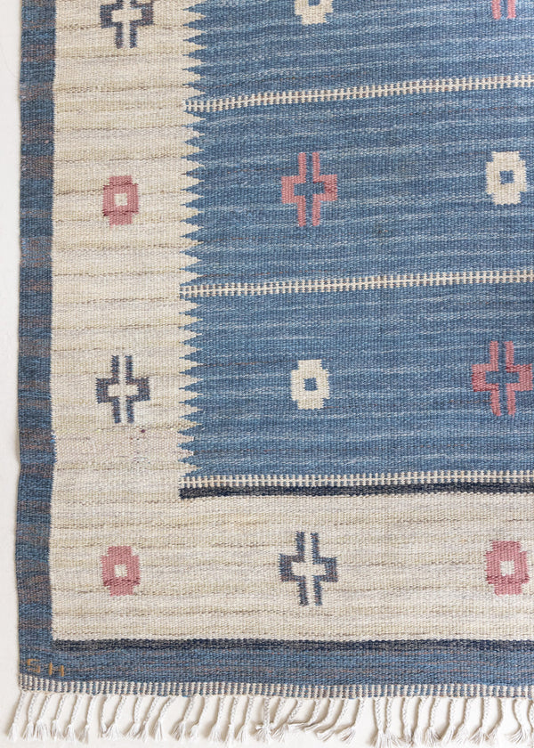 A Vintage Swedish Rug c1950. An original röllakan flatweave carpet featuring a unique cross design. 