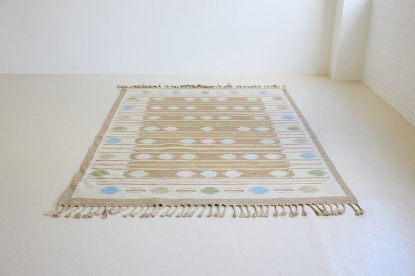 A Vintage Swedish Rug c1960. An original röllakan flatweave carpet featuring a unique design. 