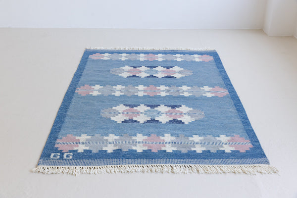 Handwoven vintage Swedish flatweave rug in blue with a graphic geometric design, by Gitt Grannsjo-Carlsson