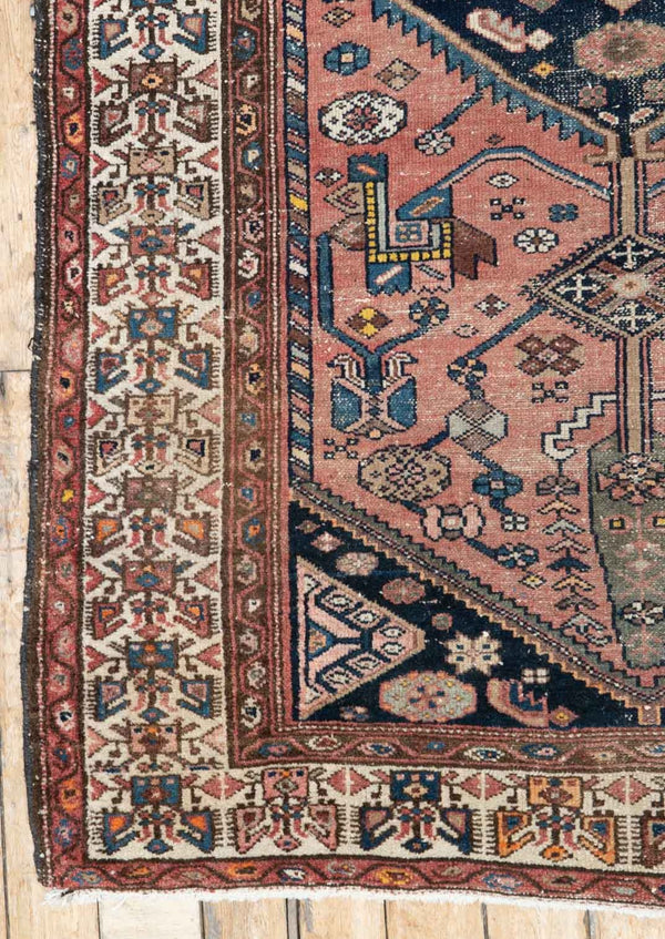 Heidi - Hamadan Rug, Angular and Geometric Designs - Left Corner view