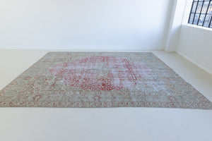 This is a handmade vintage Tabriz rug woven in Persia. The Tabriz region is known for producing some of the most ornate Persian carpet, often known for their mesmerising and intricate repeating patterns.