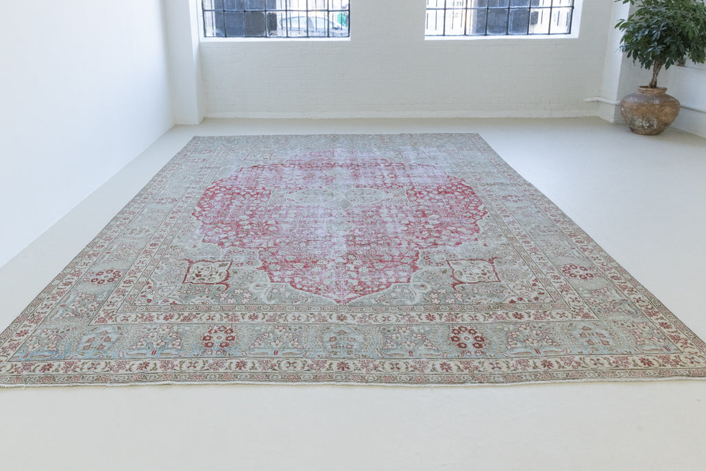 This is a handmade vintage Tabriz rug woven in Persia. The Tabriz region is known for producing some of the most ornate Persian carpet, often known for their mesmerising and intricate repeating patterns.