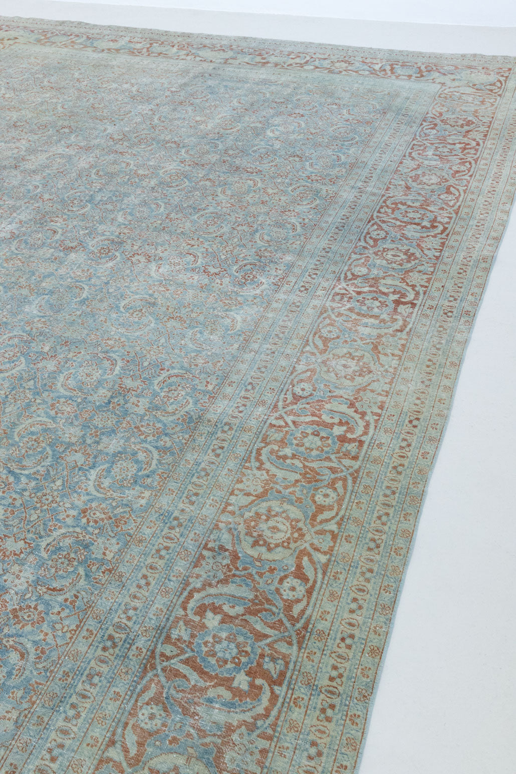 This is a handmade antique Farahan rug, woven in Persia. The Farahan region is known for producing some of the most ornate Persian carpets, often known for their mesmerising and intricate repeating patterns.