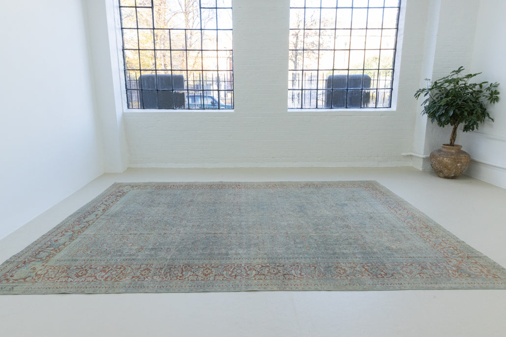 This is a handmade antique Farahan rug, woven in Persia. The Farahan region is known for producing some of the most ornate Persian carpets, often known for their mesmerising and intricate repeating patterns.