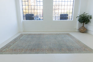 This is a handmade antique Farahan rug, woven in Persia. The Farahan region is known for producing some of the most ornate Persian carpets, often known for their mesmerising and intricate repeating patterns.