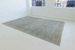 This is a handmade antique Farahan rug, woven in Persia. The Farahan region is known for producing some of the most ornate Persian carpets, often known for their mesmerising and intricate repeating patterns.