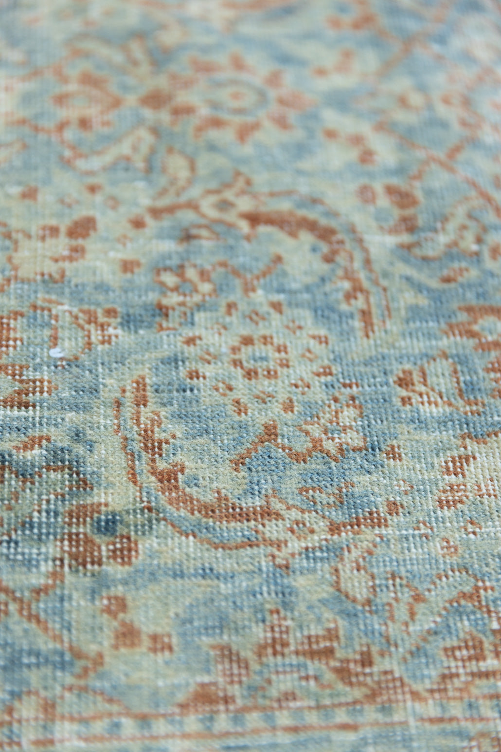 This is a handmade antique Farahan rug, woven in Persia. The Farahan region is known for producing some of the most ornate Persian carpets, often known for their mesmerising and intricate repeating patterns.