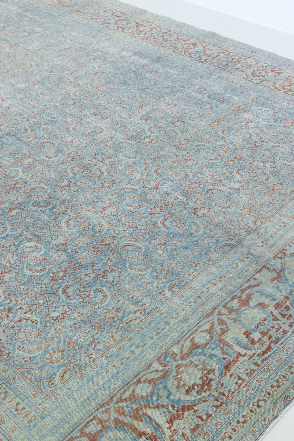 This is a handmade antique Farahan rug, woven in Persia. The Farahan region is known for producing some of the most ornate Persian carpets, often known for their mesmerising and intricate repeating patterns.