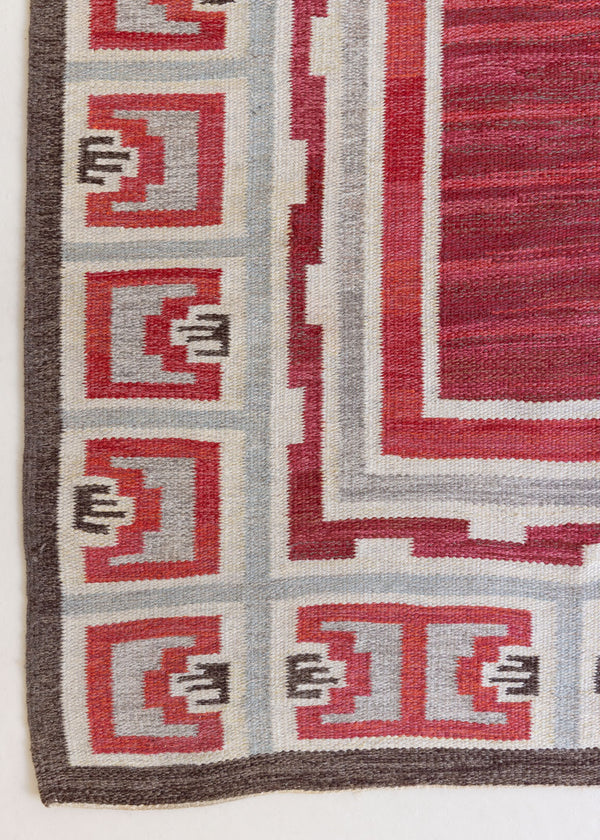 A rare vintage Swedish flatweave rug with a geometric Greek revival pattern in red, gray, and beige colours, featuring a wide border. By designer Aina Kånge