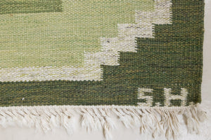 Alf is a vintage rug handwoven in Sweden for Svensk He Mslöjd which is a 1899 founded non-profit association that focused on Swedish textiles. This beautiful flatweave features a stunning green colour palette and an elegant geometric design.