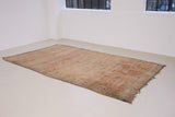 Aliya Beni M’guild vintage thick pile carpet. Peach coloured with a grey geometric pattern.
