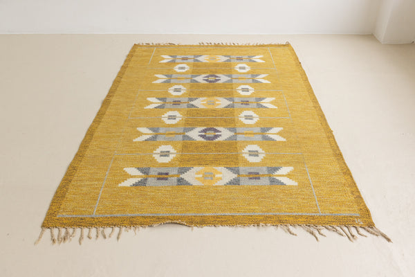 Eliza is a röllakan rug handwoven by textile designer Ingegerd Silow. Featuring a yellow, white and grey pattern