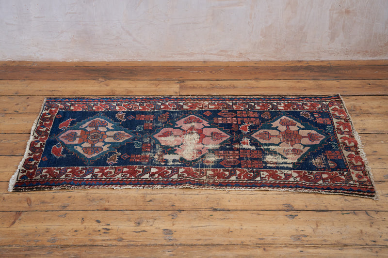 Handwoven Fifi Rug with Ornate Persian Design, Size - 157 x 84 cm