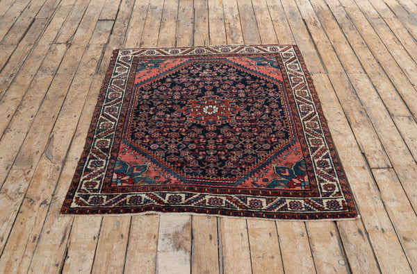 Handmade IVY - Hamadan Rug with geometric designs - Front View