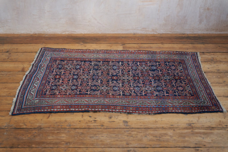 Maggie Persian Rug with Ornate Repeating Designs, Size - 168 x 113 cm