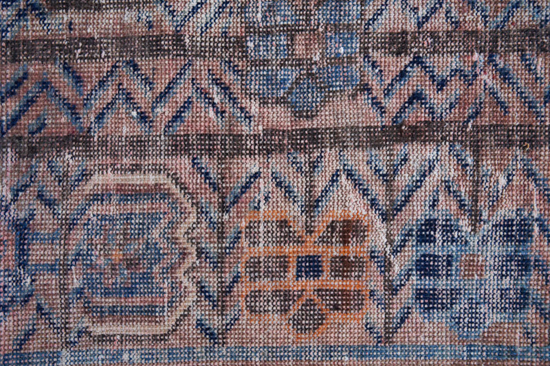 Traditional Flossie Afshar Rug with Unique Geometric Pattern - Border