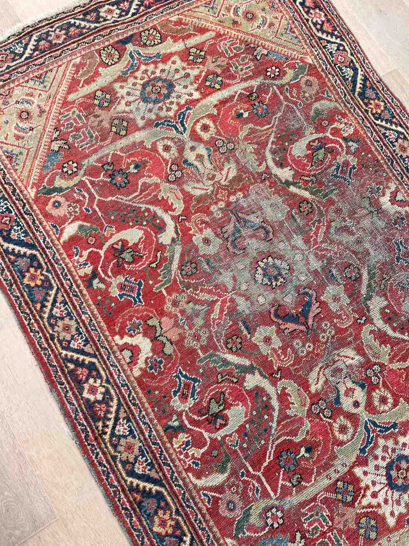 Lana - Persian Mahal Rug with highly decorative designs - Medilion View