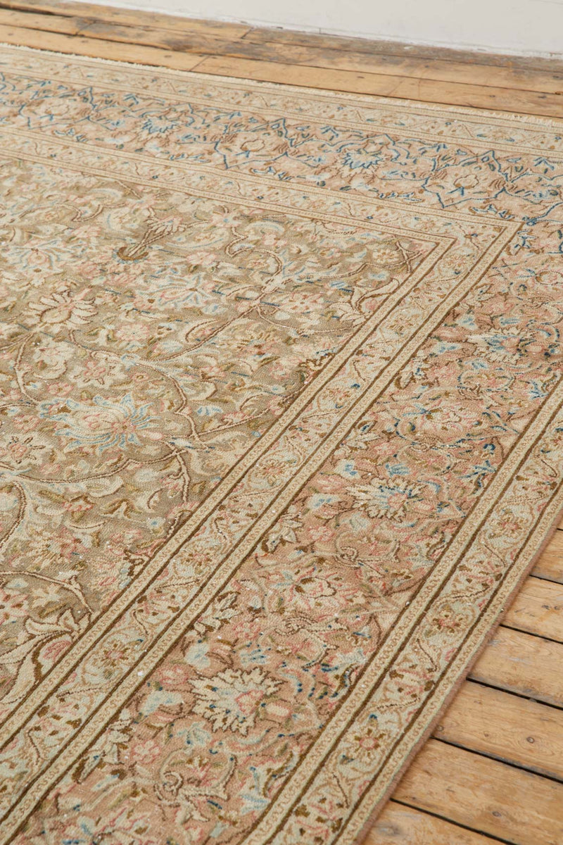 Traditional Faded Pearl Kerman Rug with stunning floral designs - Field